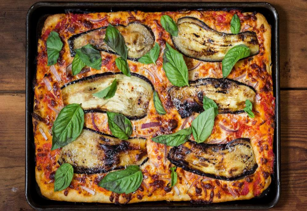 Sicilian-pizza-with-eggplant