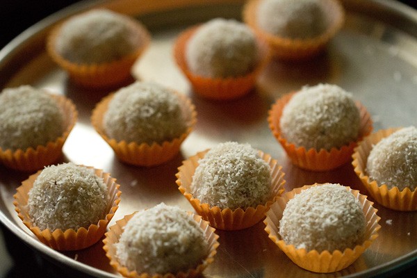 coconut-ladoo-recipe13