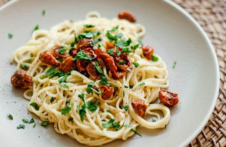 spaghetti-pasta-aglio-olio